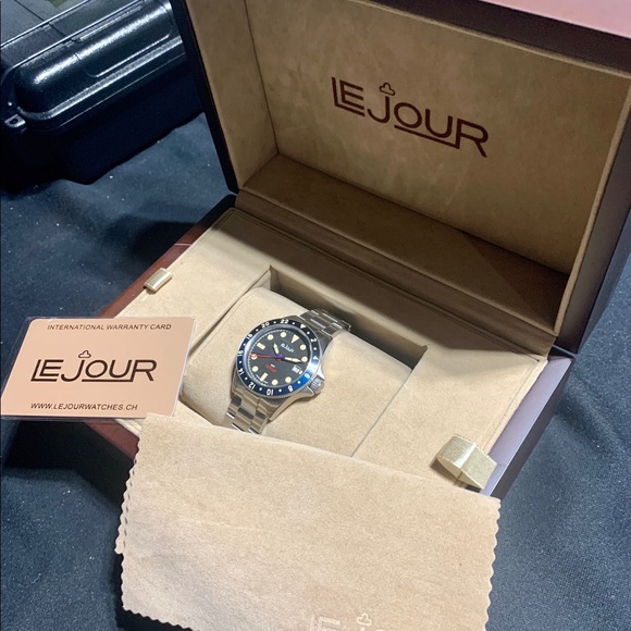 Le Jour Watch Seacolt GMT Batman Sapphire Crystal - Picture 5 of 16